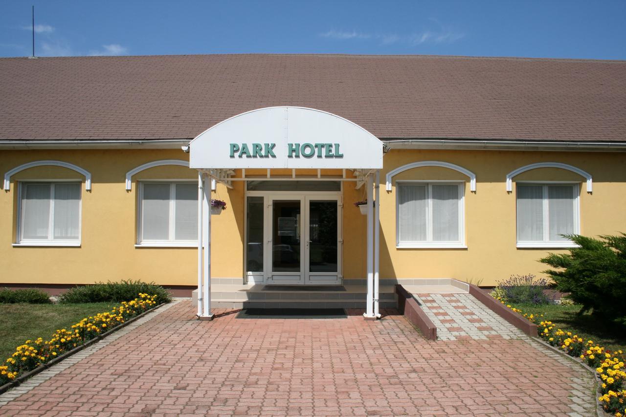 Park Hotel Es Rendezveny Centrum Bábolna Eksteriør billede